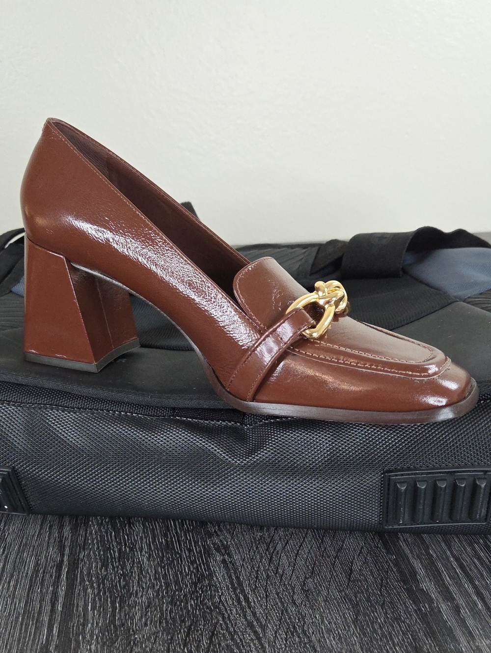 ANTONIO MELANI 9.5M Brown Patent Block Heel Loafer with Gold Link NWT$139